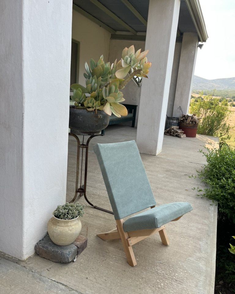Beech folding chair with olive canvas